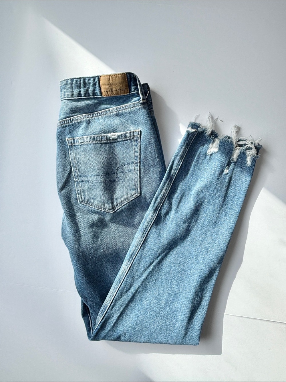 4 XL X-Long American Eagle High Waist Mom Jean 4 Distressed Chewed Hem